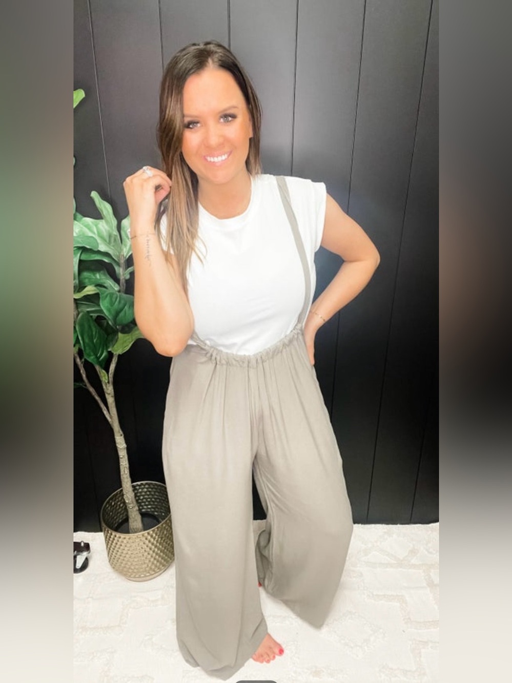 Wide-Leg Suspender Jumpsuit - olive 🤍